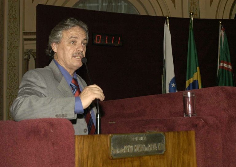 Líder destaca programa municipal de fisioterapia  