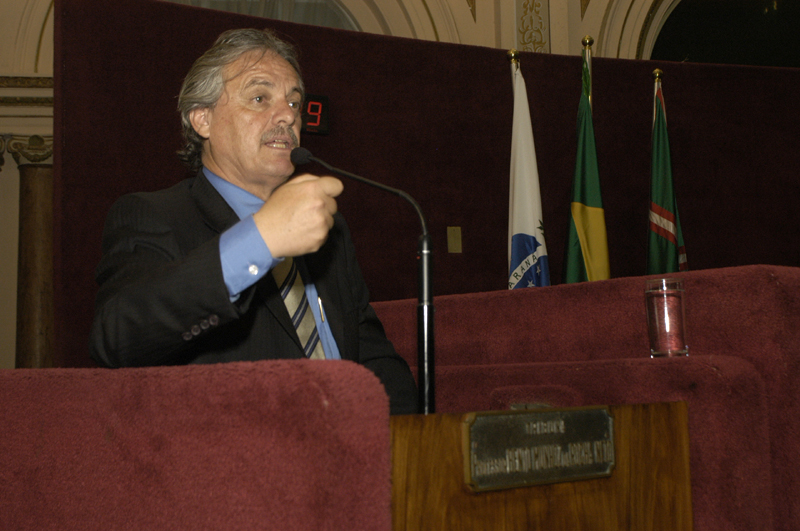 Líder destaca retorno de Beto Richa ao cargo 