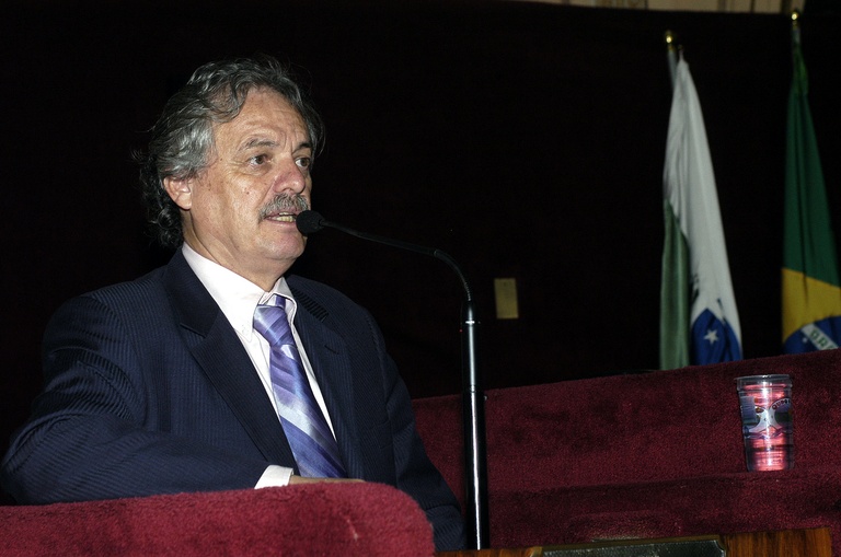 Líder destaca viagem de Beto Richa à China 