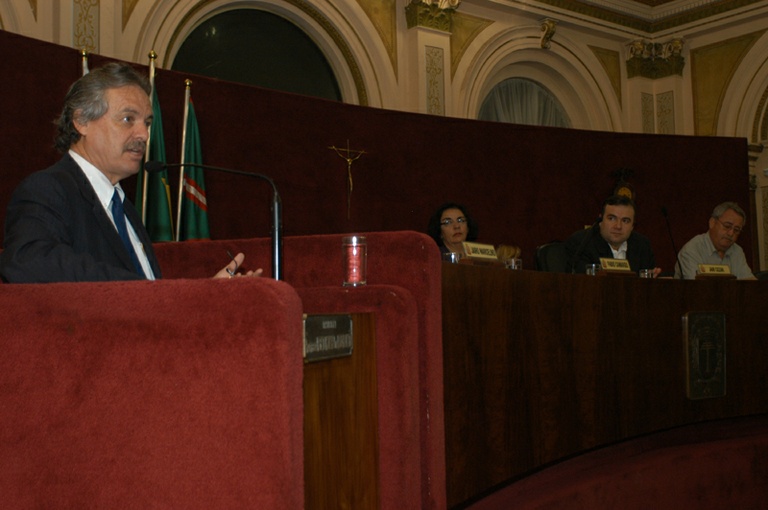 Líder do prefeito anuncia alterações no magistério 