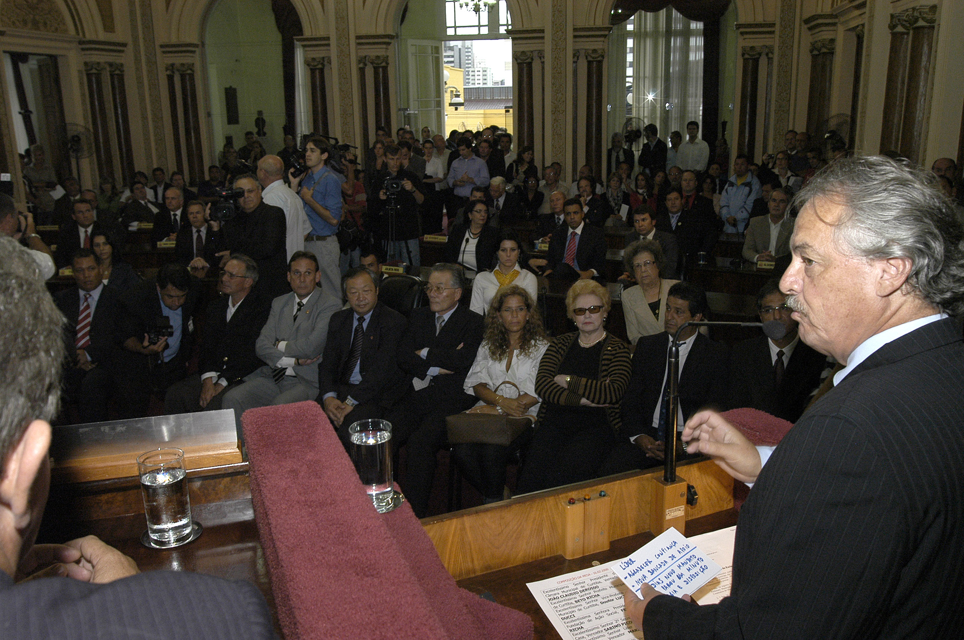 Líder do prefeito ressalta número de obras 