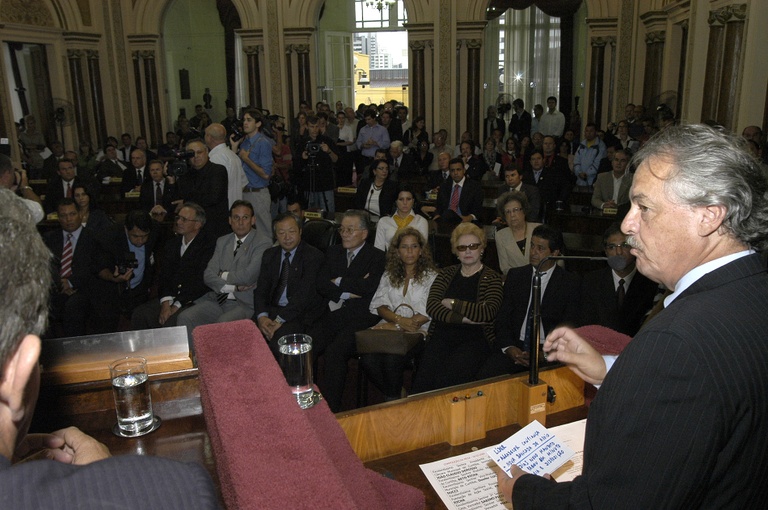 Líder do prefeito ressalta número de obras 