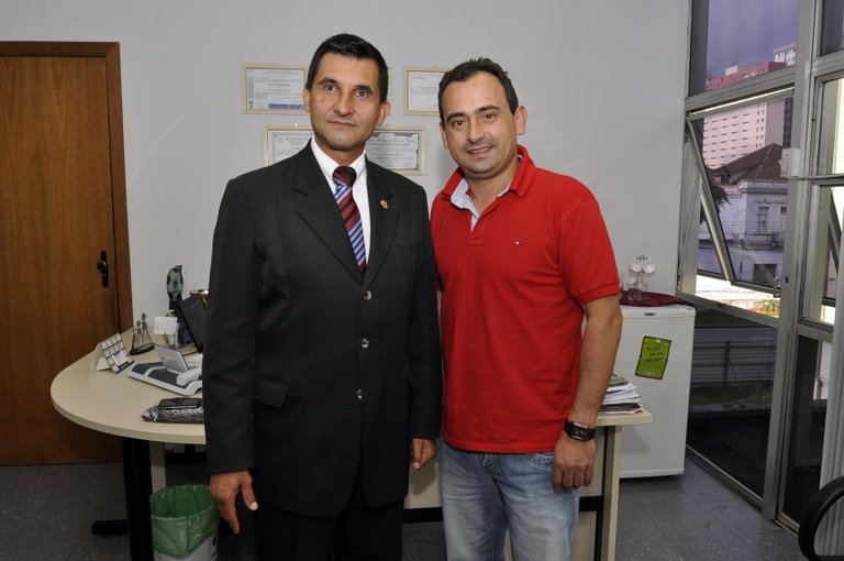 Líder do PSDB recebe delegado 