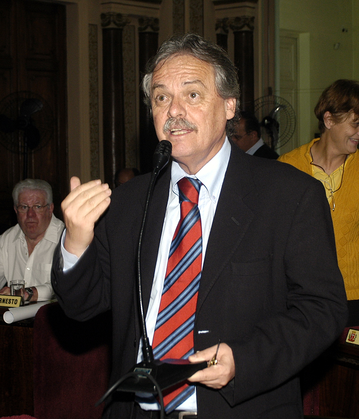 Líder esclarece sobre reajuste do EstaR 