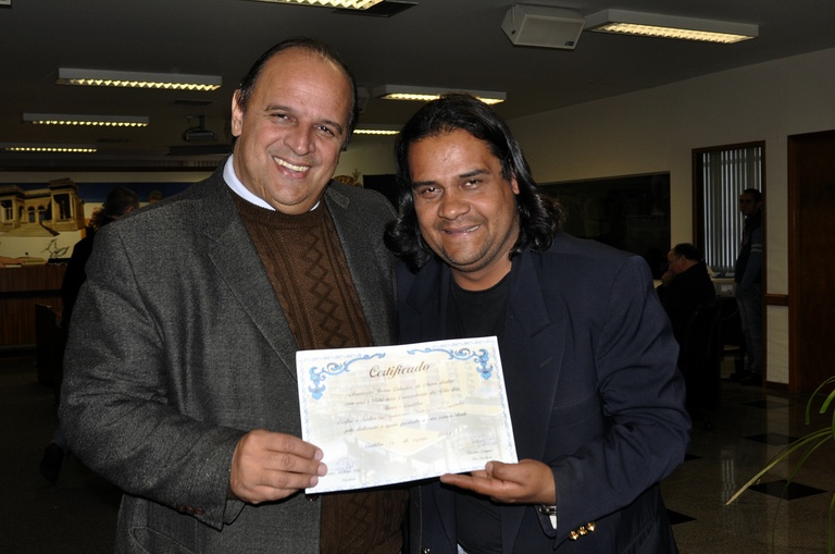 Líder ganha certificado da Biblioteca Comunitária 
