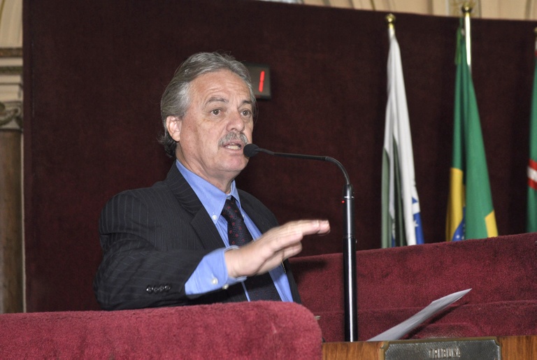 Líder propõe dispensa a grávidas 