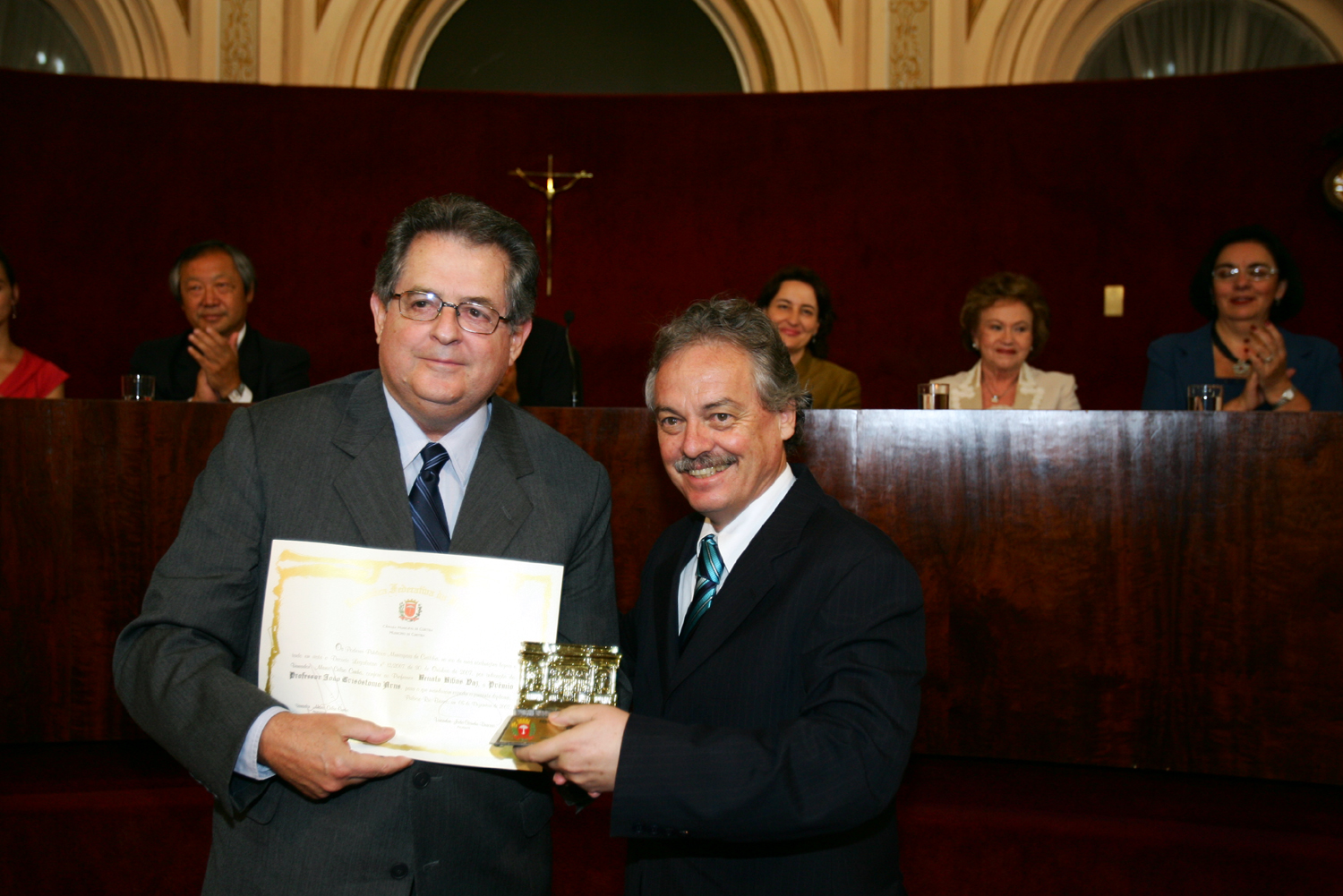 Líder reconhece atuação educacional 