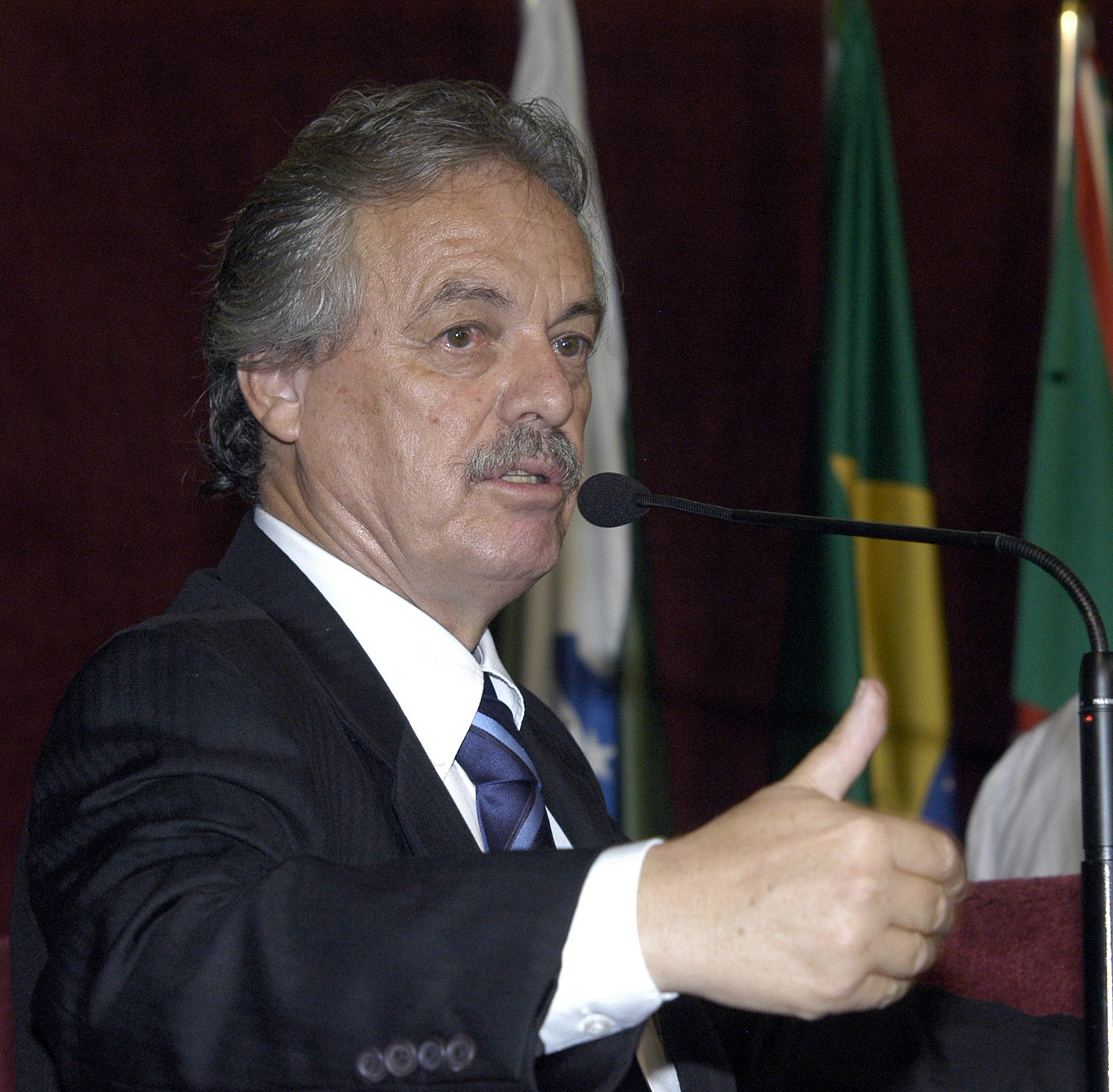 Líder valoriza servidores e espaço democrático 