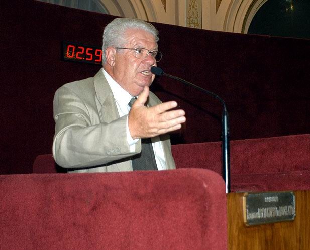 Lixo hospitalar é comentado no plenário 