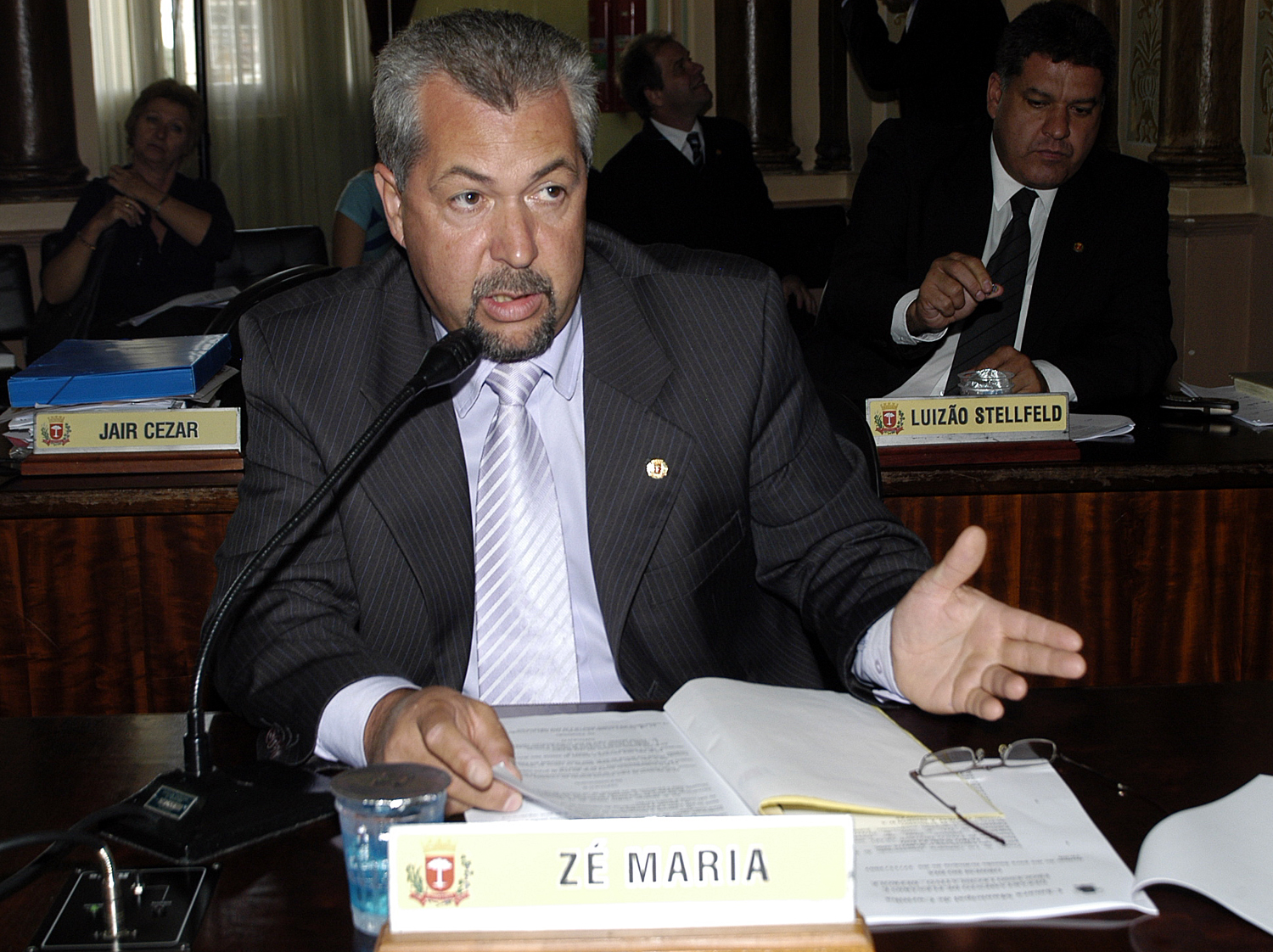 Lojas de roupas devem ter provador, diz vereador 