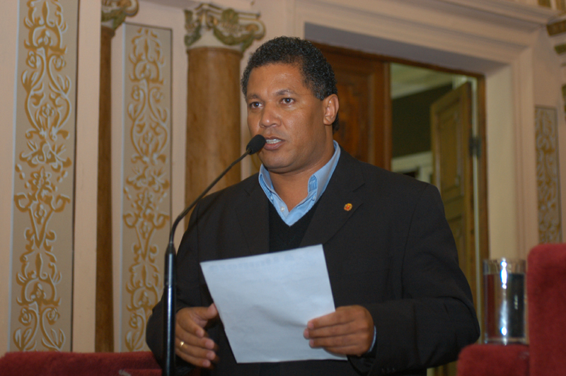 Manassés deixa vaga para o suplente João do Suco 