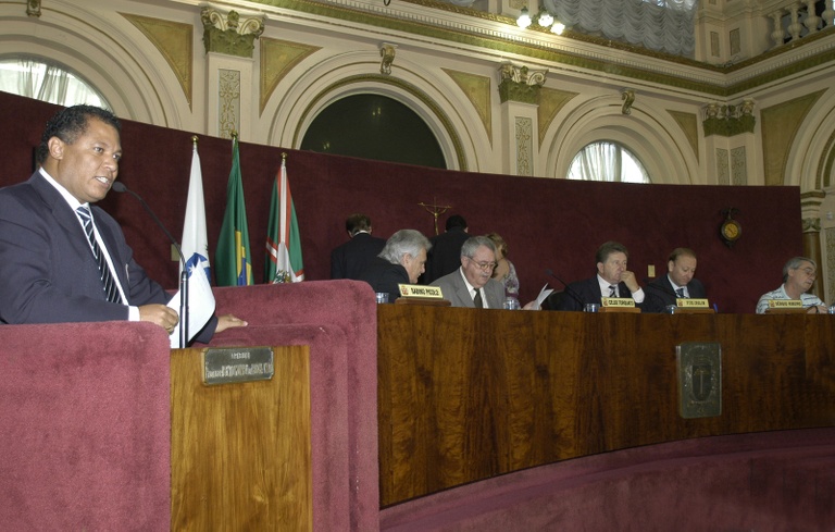 Manassés indica duas cidadanias 