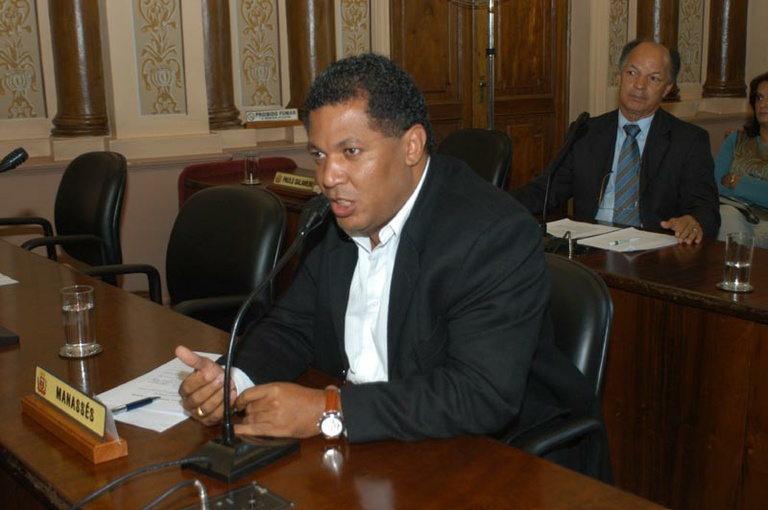 Manassés quer passagens de ônibus a gestantes 