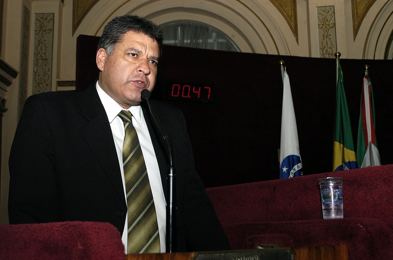 Mantidos vetos de Beto Richa 