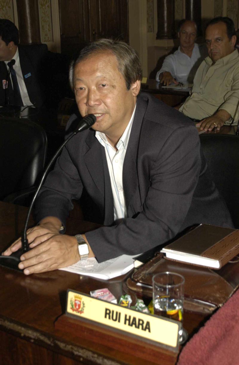 Mario se licencia e Rui Hara assume liderança 