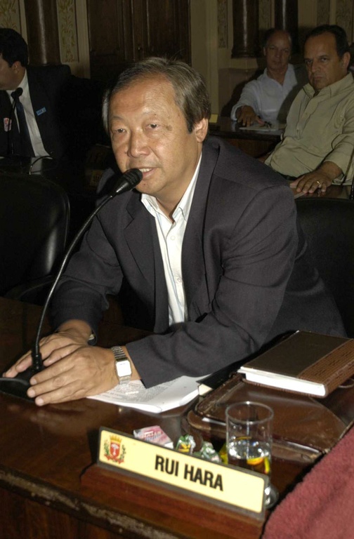 Mario se licencia e Rui Hara assume liderança 
