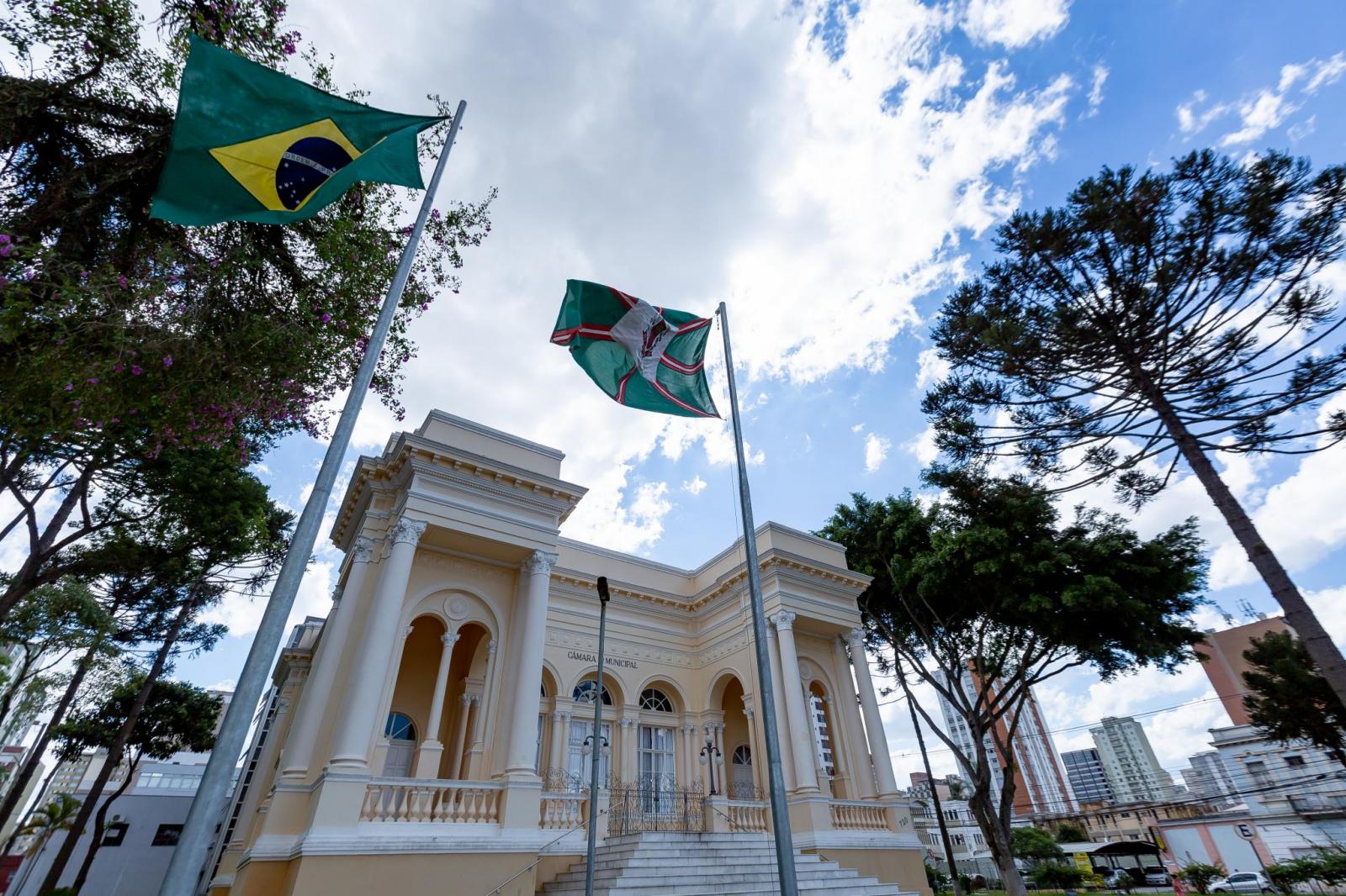 Média de idade entre novatos e reeleitos é 10 anos menor