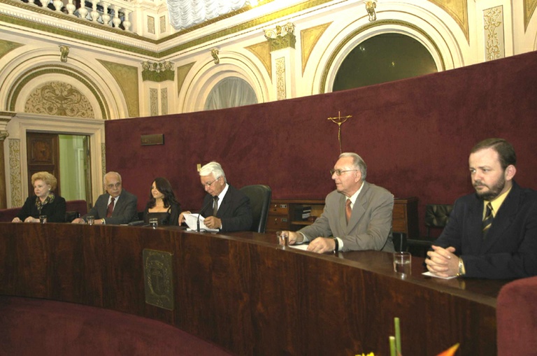 Médica recebe título na Câmara 