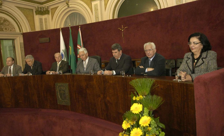 Médico recebe cidadania honorária de Curitiba 