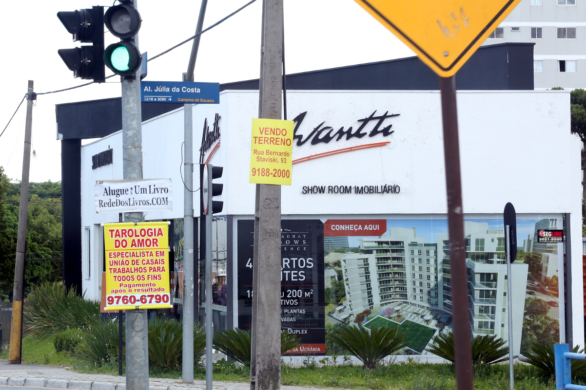 Meio Ambiente analisa maior fiscalização em anúncios nas ruas 