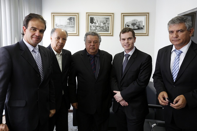 Meio Ambiente concorda em multar quem joga lixo no chão 