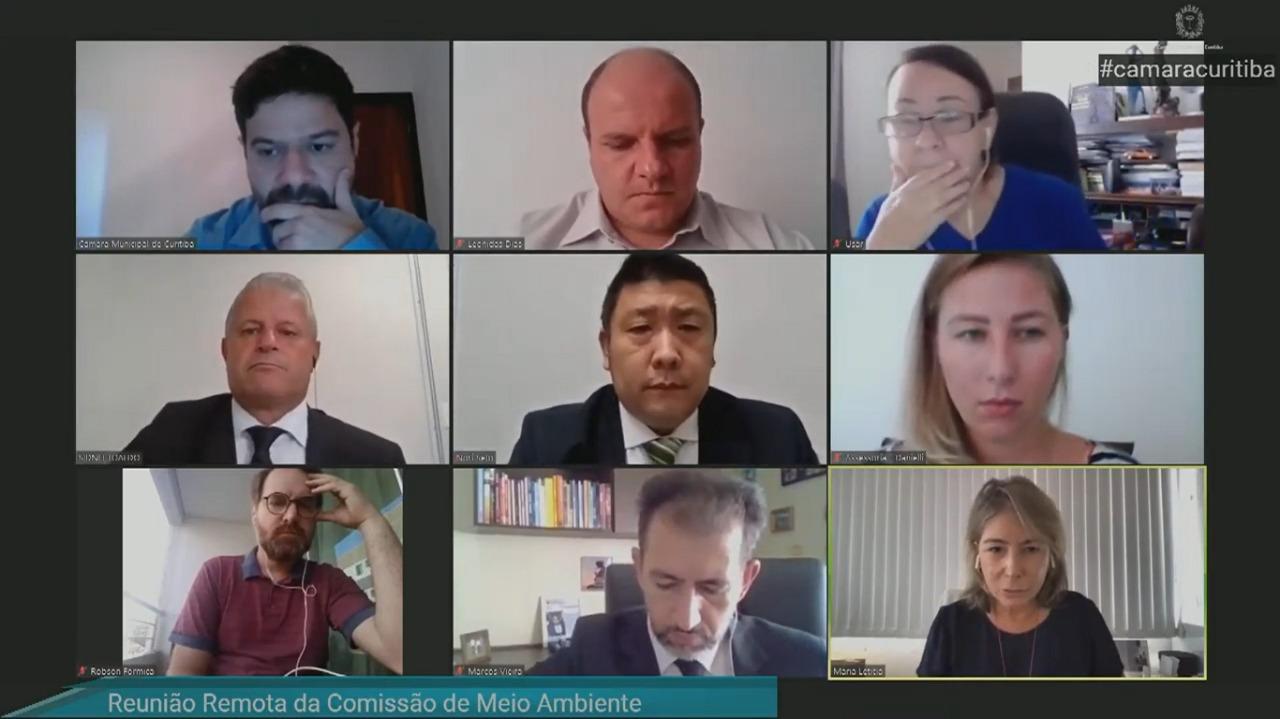 Proibição da lavagem de calçadas com água potável avança na CMC