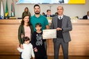 Curitibana de 8 anos é premiada pelo exemplo em empreendedorismo
