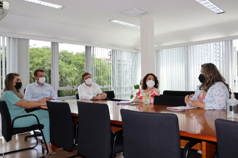 Mesa Diretora recebe presidente eleita do Sismmac