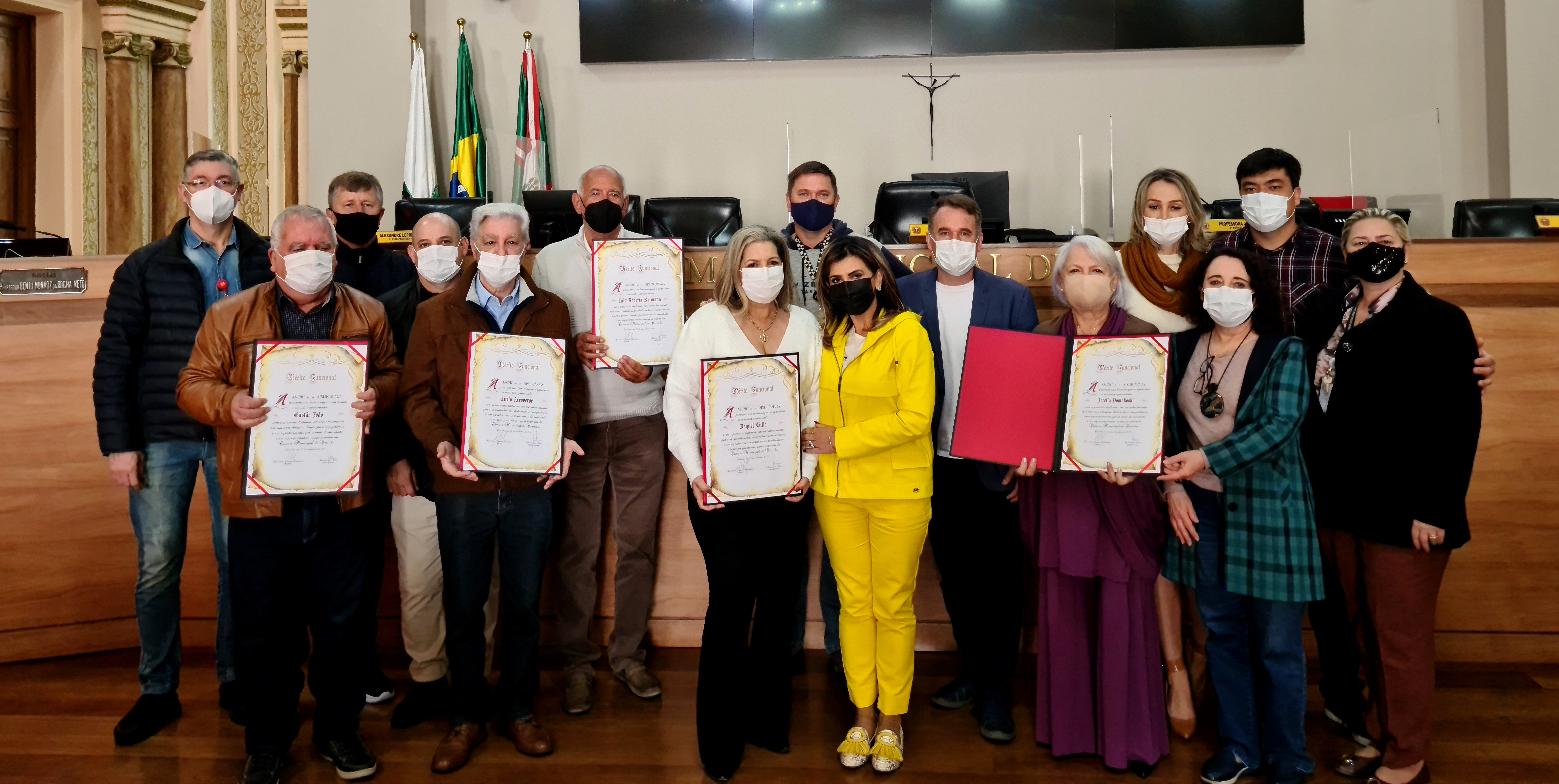 Mesa Diretora recebe servidores aposentados da Câmara de Curitiba