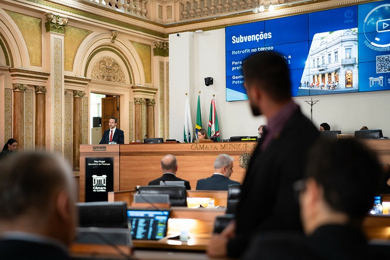 Mesmo com tarifaço, Curitiba exportou quase 20% mais em 2025