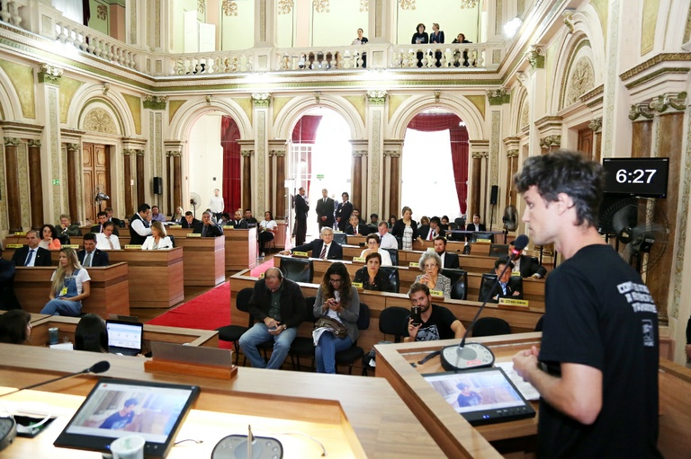 Mesmo sem os projetos do ajuste fiscal, Câmara ouve sindicatos 