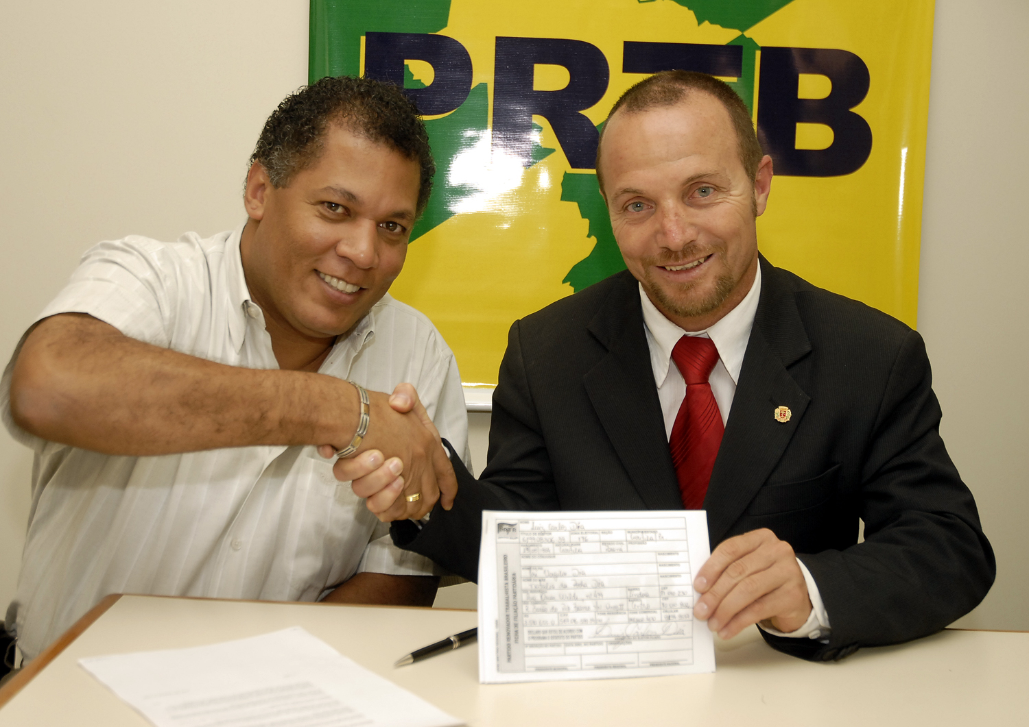 Mestre Déa assina filiação ao PRTB 