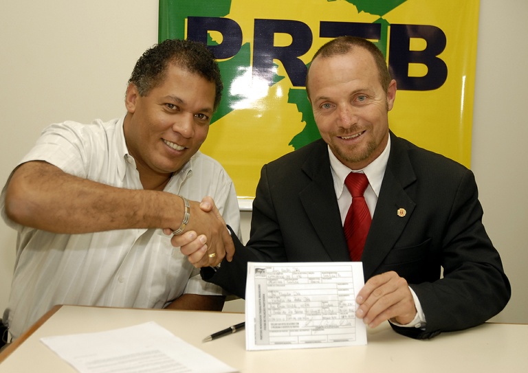 Mestre Déa assina filiação ao PRTB 