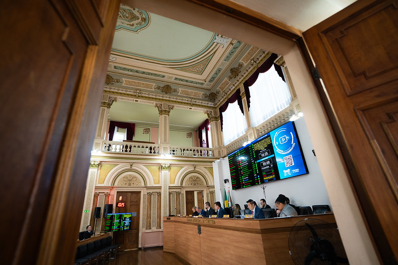 Metade das leis aprovadas pela Câmara são projetos da legislatura passada