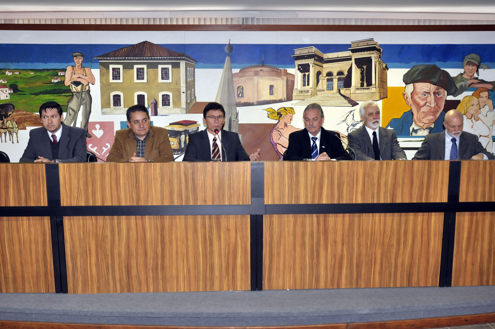 Ministro anuncia 4G em Curitiba até janeiro de 2014 