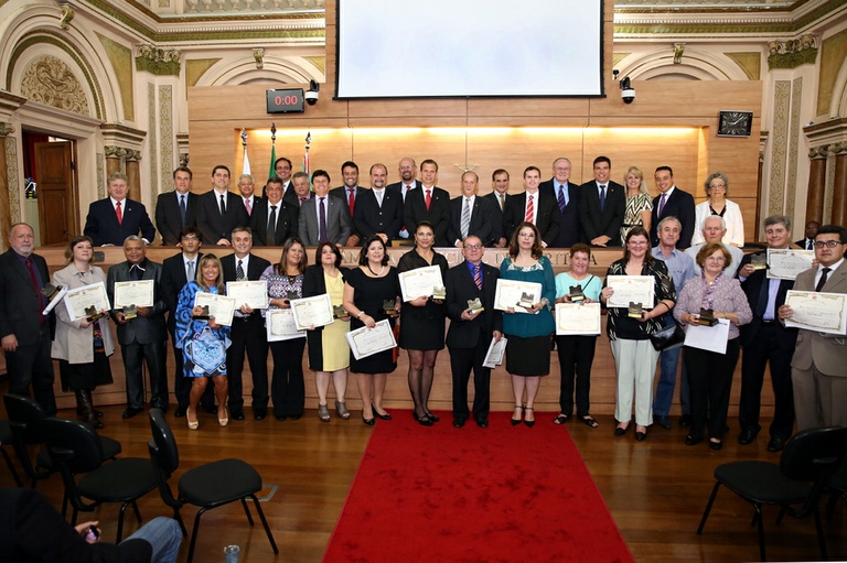 "Minoria desonesta não envergonhará maioria honesta", sobre serviço público