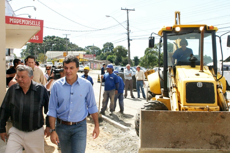 Moradores comemoram a revitalização de ruas 