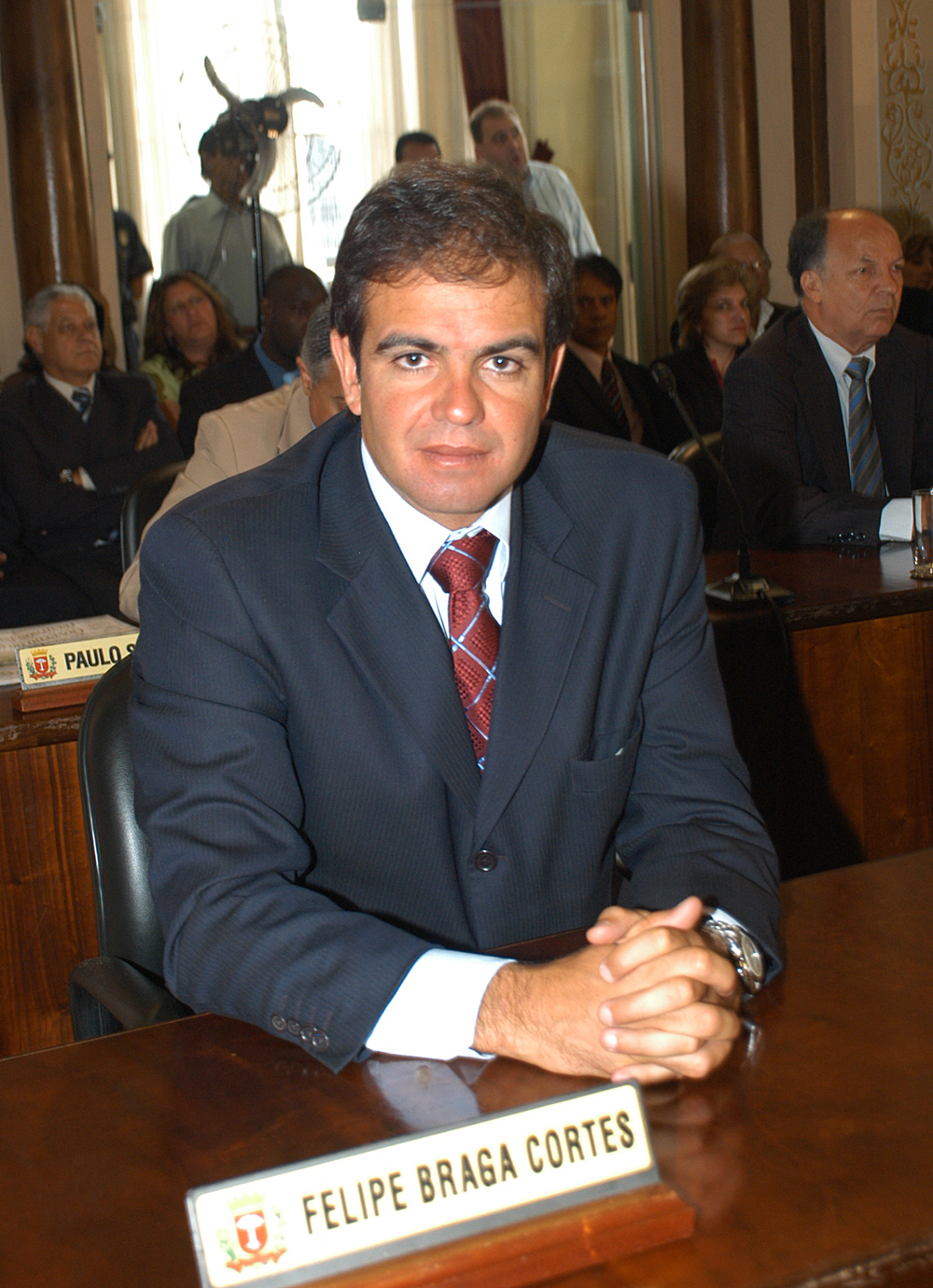 Moradores querem medida contra arruaceiros no Batel 