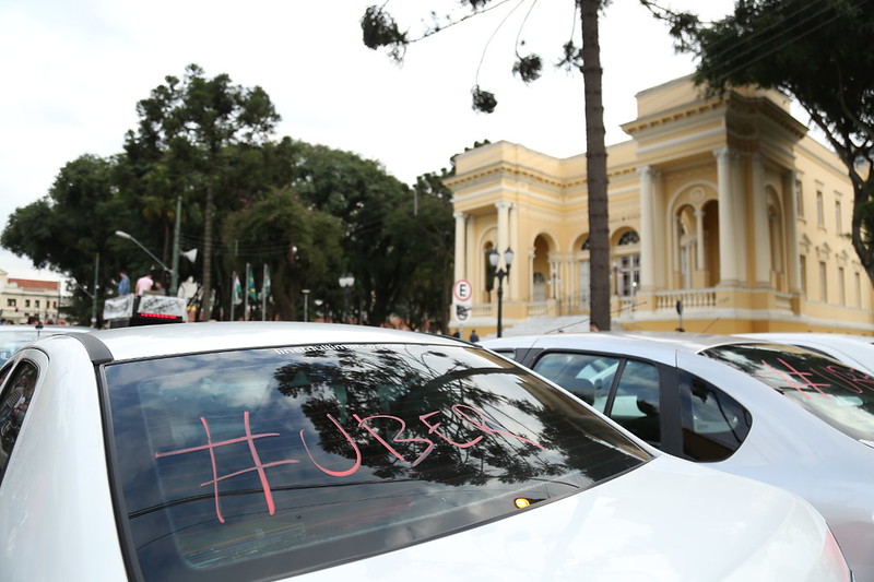 Motoristas de aplicativos são o tema da primeira temporada de “Cabe no bolso?”