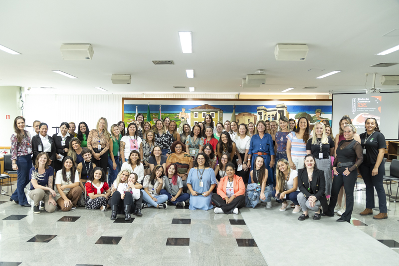 Mulheres compartilham experiências em roda de conversa