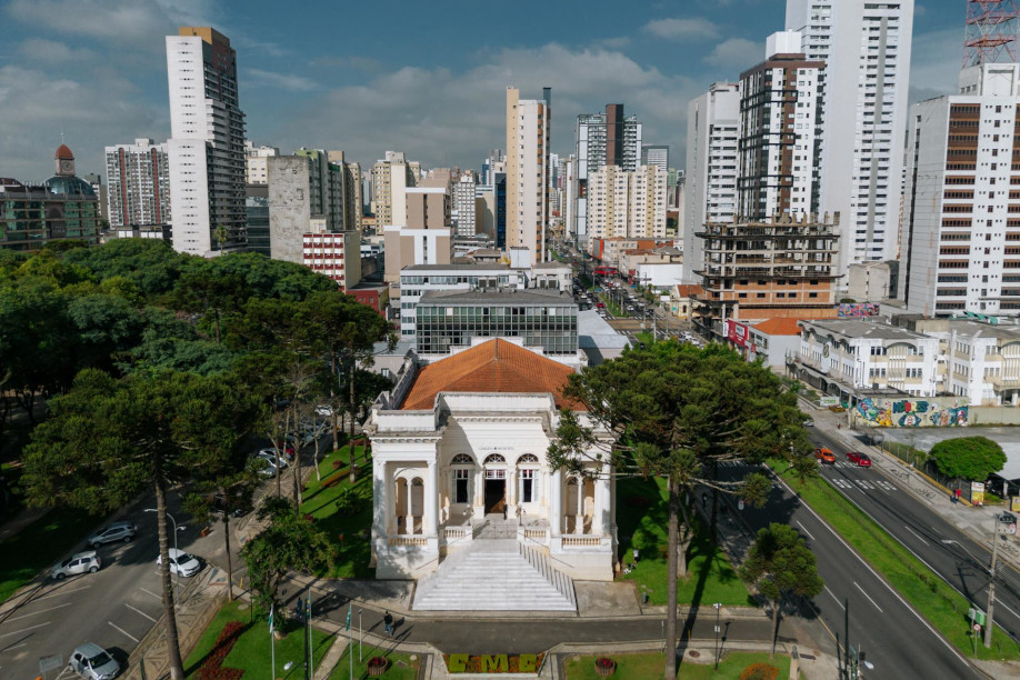 Mulheres ocupam 65% dos cargos de liderança na Câmara de Curitiba