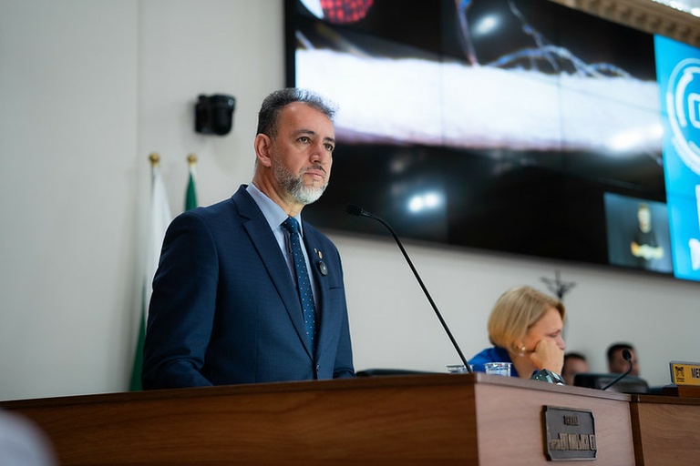 Multa de R$ 5 mil por cerol em pipa passa em 1º turno na Câmara de Curitiba