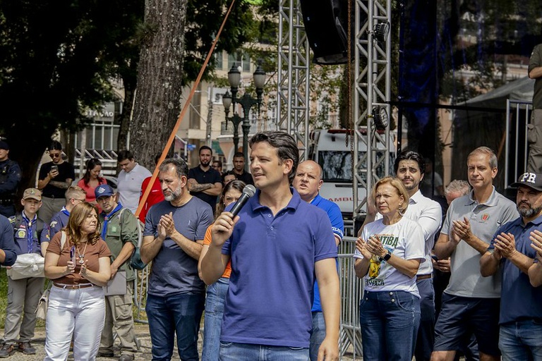 Na festa de Aniversário de Curitiba, prefeito anuncia decreto do vale-creche