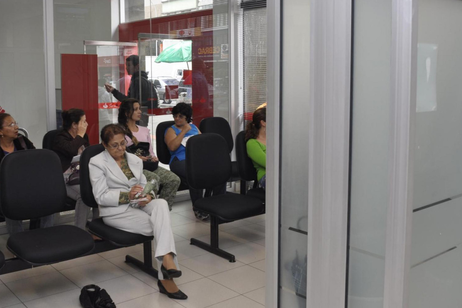 Na pauta da CCJ aumento de multa por demora em atendimento de bancos