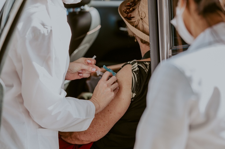 Audiência pública debate proibição da exigência do passaporte vacinal