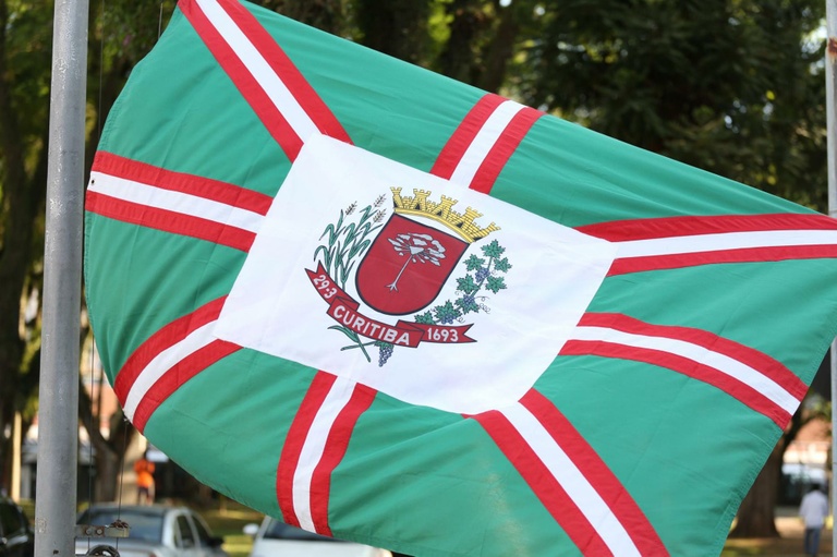 Na segunda, plenário debate execução de hinos nas escolas