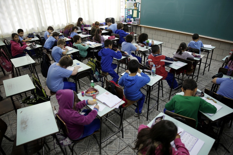 Na segunda, plenário vota fundo rotativo para escolas