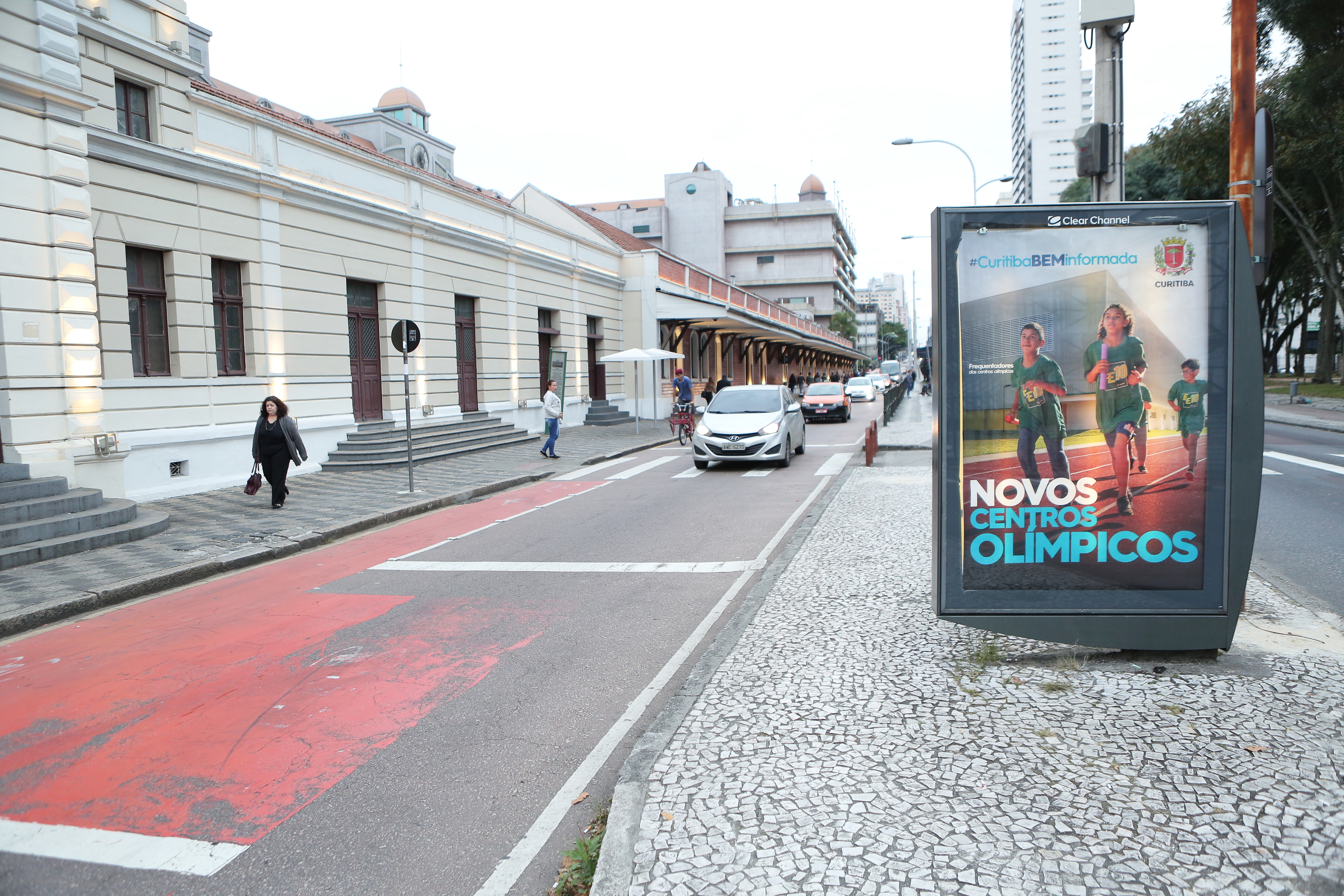 Na terça, vereadores discutem propaganda no mobiliário urbano