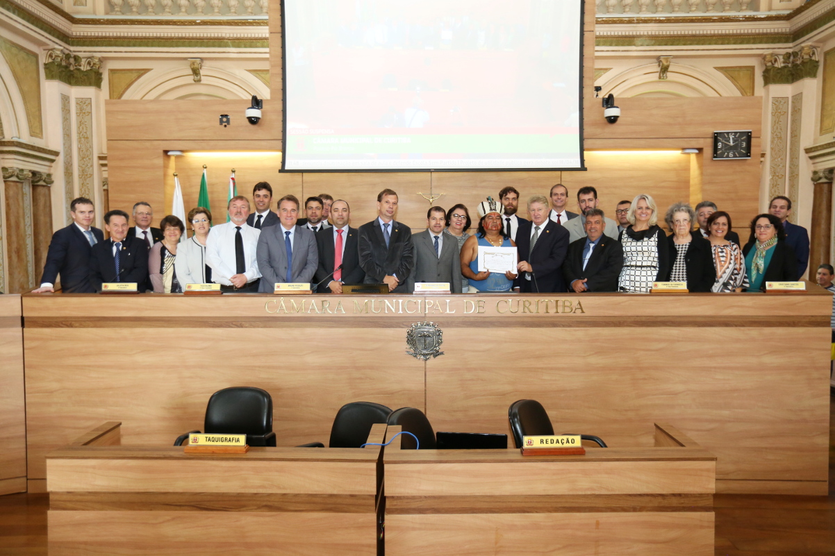 Na Tribuna Livre, cacique relata dificuldades da aldeia Kakané Porã