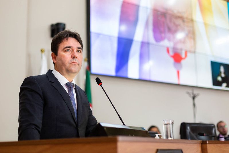 Na Tribuna Livre, oncologista pede apoio para pesquisa científica